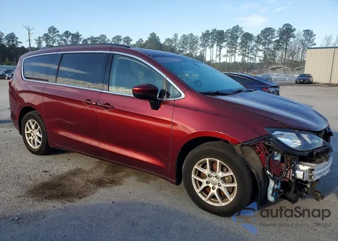 2020 Chrysler Voyager Lxi из США, поврежденный, VIN 2C4RC1DGXLR256930